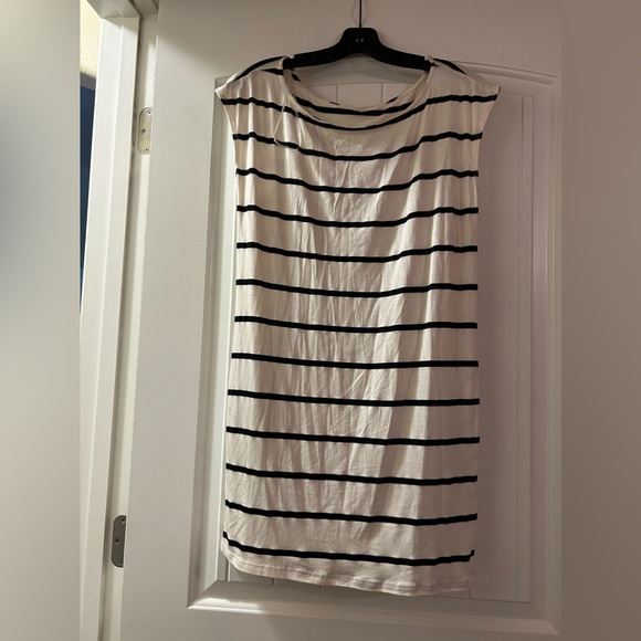 Lani California Mini Dress.  It has pockets.  Size Medium, NWT. - Picture 2 of 5